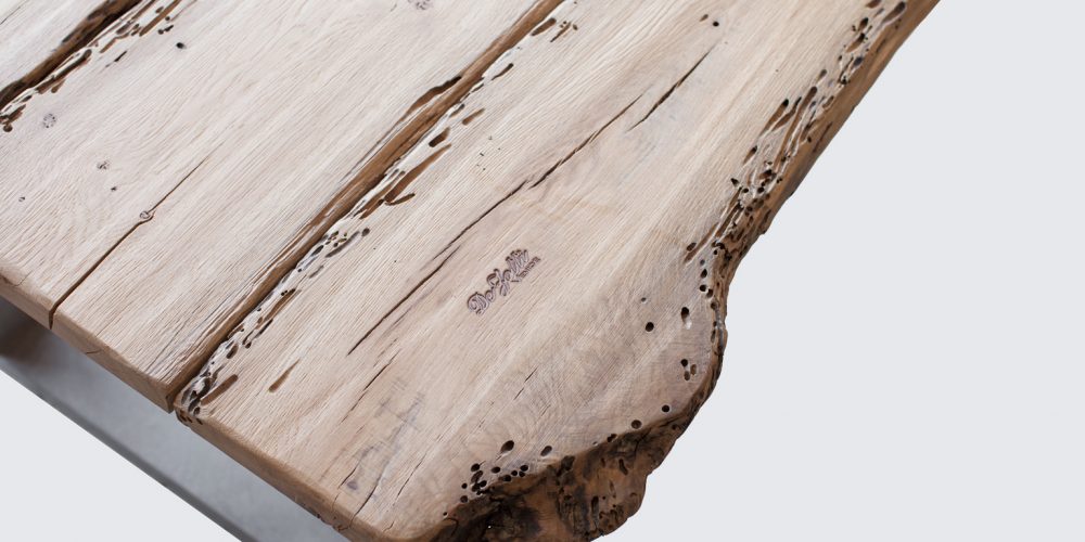 Dettaglio tavolo legno briccola